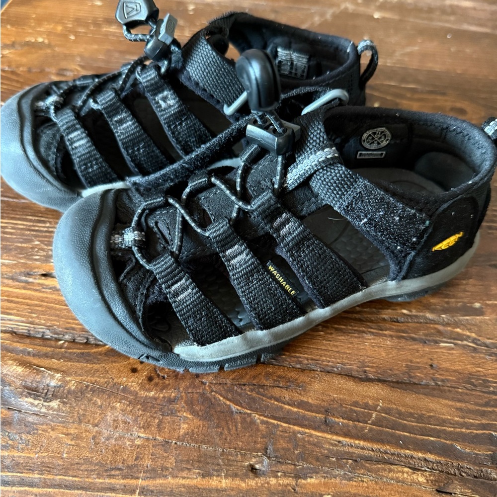 Toddler Keen sandals, size 11